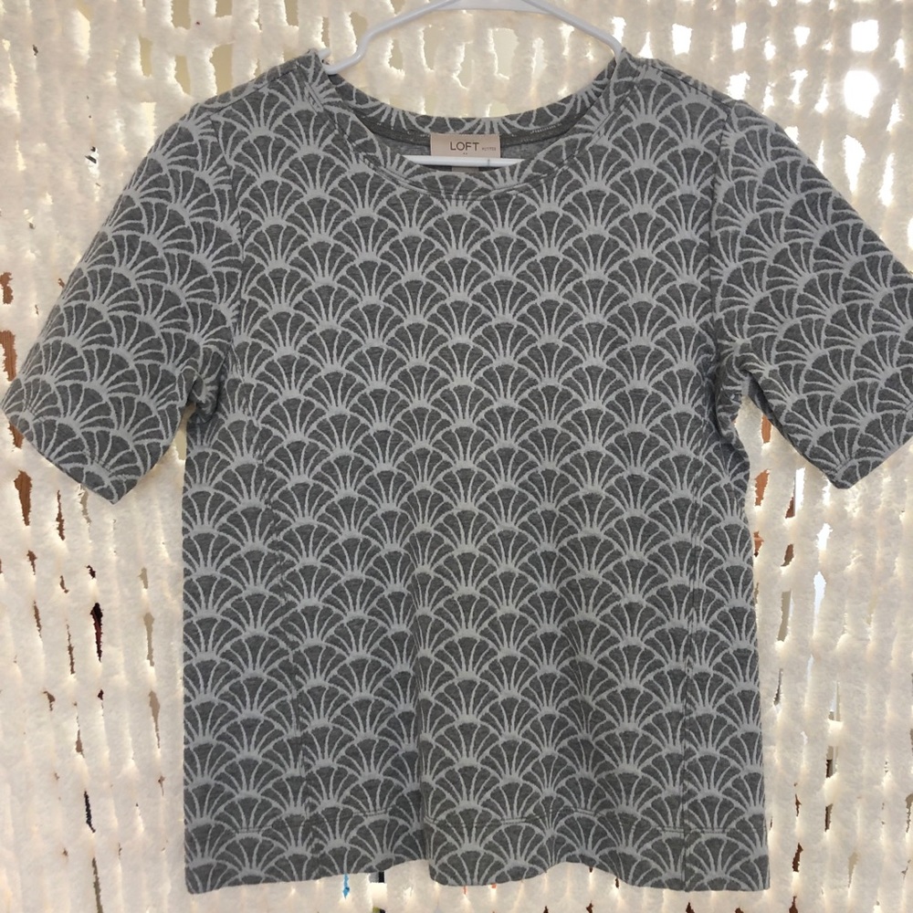 Ann Taylor LOFT Shell Print Sweater Tee